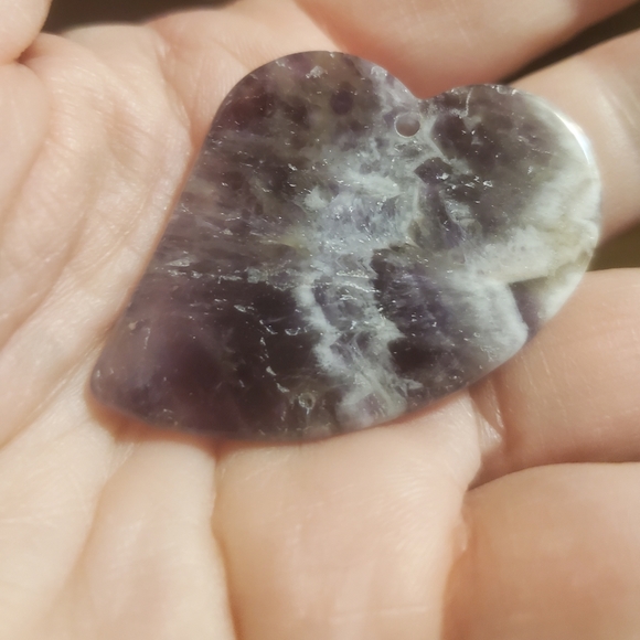 New Chevron Amethyst Heart Shaped Pendant. - Picture 5 of 16